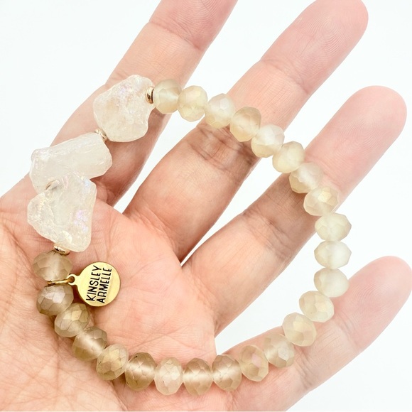 Kinsley Armelle FACETED GREY AGATE BEADS WITH CLEAR QUARTZ STONE BRACELET - Picture 1 of 4